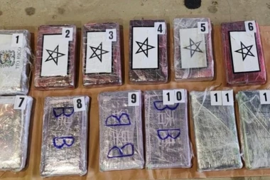 ALBANAC POKUŠAO DA PREVEZE 13 KILOGRAMA KOKAINA! Šok na granici - EVO GDE JE KRIO DROGU! (FOTO)