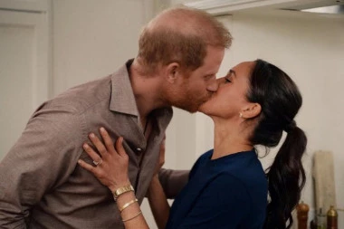 Najzad osvanula fotografija: Megan i Hari prvi put POKAZALI LICA dece - Arči i Lilibet izazvali lavinu komentara! (FOTO)