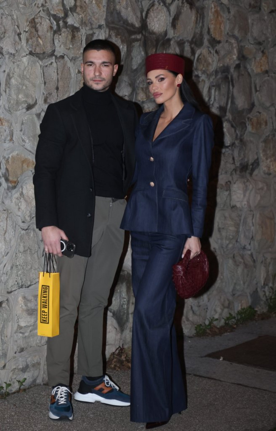 POZNATI KOD CECE ZA NIKOLJDAN: Rodići doneli NAJVEĆE POKLONE, trubači prave haos a Bojana Šijan se POJAVILA SA OVIM NA GLAVI! (GALERIJA)