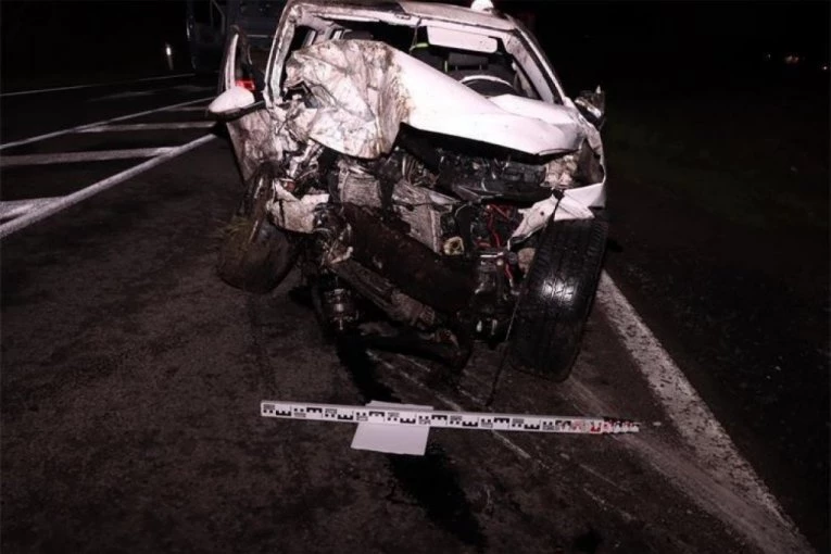 DEVOJKA OSUZELA PREDNOST VOZAČI BMW-A KOJI JE JURIO 125 NA SAT! Poginuo na licu mesta - ŽIVOT IZGUBIO I NJEN ČETVOROGODIŠNJI SIN! (FOTO)