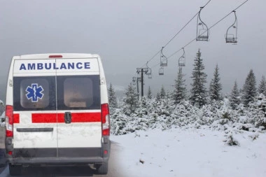 POZNATO ODAKLE JE TURISTA KOJI JE STRADAO NA DURMITORU! Ispao iz korpe ski-lifta, žena ostala zaglavljena!
