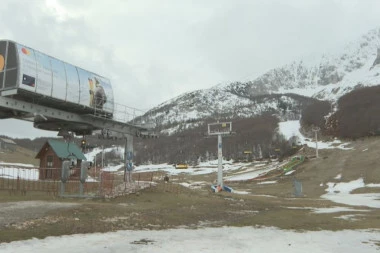NOVI DETALJI STRAVIČNE NESREĆE NA DURMITORU! Korpa ski-lifta počela da klizi unazad, ljudi ispali sa velike visine!