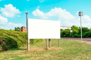 "VAKAT TI SE ŽENITI, ALENE" : Bilbord u Blažuju kod Sarajeva iznenadio ceo region, društvo traži saputnicu za ortaka