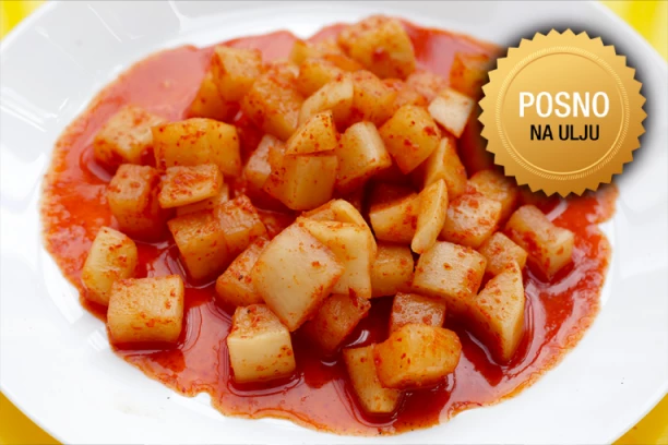 KROMPIR NA HILANDARSKI NAČIN SE TOPI U USTIMA I NE LIČI NI NA JEDNO POZNATO JELO: Jednostavan recept za neodoljiv porodični ručak