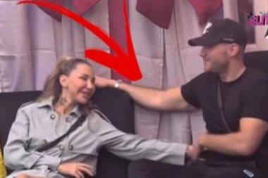 SKANDAL NAD SKANDALIMA! Kamera uhvatila Aneli i Anđela dok razmenjuju nežnost, REAKCIJA FANOVA URNEBESNA - POJAČAJTE TON! (VIDEO)