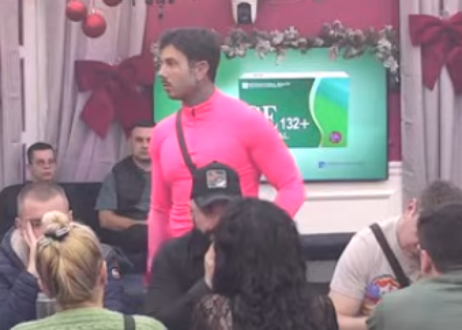 GLEDAOCI U ŠOKU ZBOG SNIMKA FILIPA ĐUKIĆA: Ovakvog ga NIKADA niste videli, nastao totalni MUK u Eliti kada se obratio Aniti!