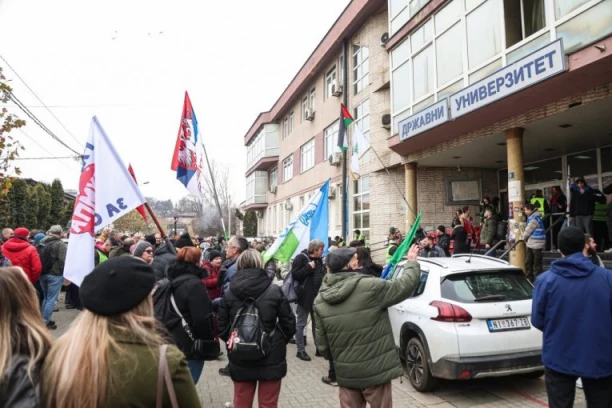 TOTALNI KRAH MEÐU BLOKADERIMA: Voštiniću prete razotkrivanjem: Pokrao pare, ima lažnu diplomu, ako kroči na tribinu, leti sve u vazduh!