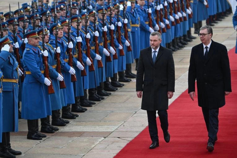 VUČIĆ DOČEKAO PELEGRINIJA! Najviše počasti ispred "Palate Srbija", sledi tet-a-tet sastanak!