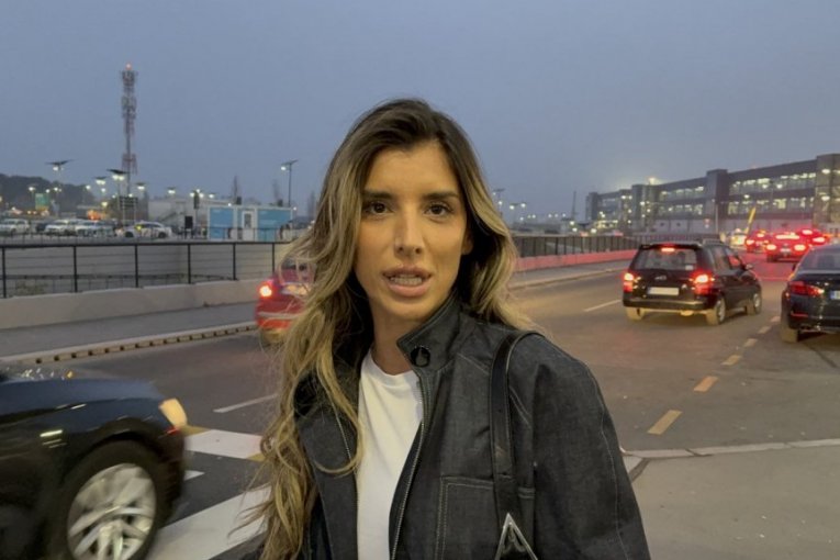 Jovana Pajić na aerodromu