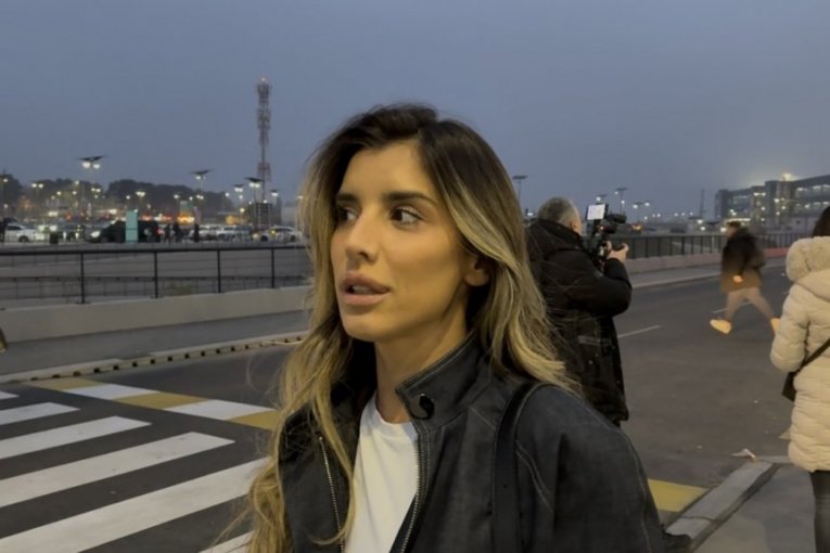 Jovana Pajić na aerodromu