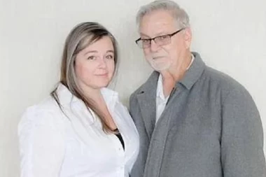 REKLA JE DA IDE NA POSAO I NESTALA SA TROGODIŠNJOM ĆERKOM! Očajni otac ih tražio decenijama, a onda je jedan poziv posle 42 godine PROMENIO SVE! (FOTO, VIDEO)