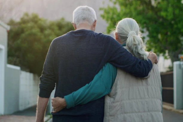 SRPSKI PENZIONERI MASOVNO PRODAJU STANOVE! Otkrivamo gde se sele za "zlatno doba"! Jedan grad u Vojvodini je APSOLUTNI HIT, a kvadrat je triput jeftiniji nego u Beogradu!