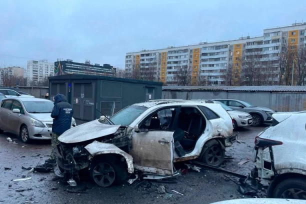 ŽIV DOČEKAO HITNU POMOĆ, A ONDA JE IZDAHNUO: Prvi snimci s mesta atentata, ubijen PUTINOV KLJUČNI GENERAL! (FOTO)