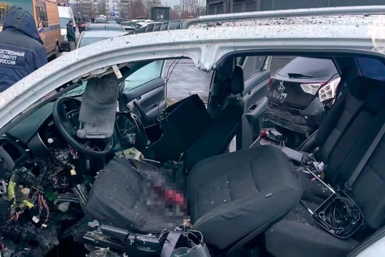 KRV NA SEDIŠTU, AUTOMOBIL UNIŠTEN DO NEPREPOZNATLJIVOSTI: U ovom vozilu je jutros raznet PUTINOV GENERAL (FOTO)