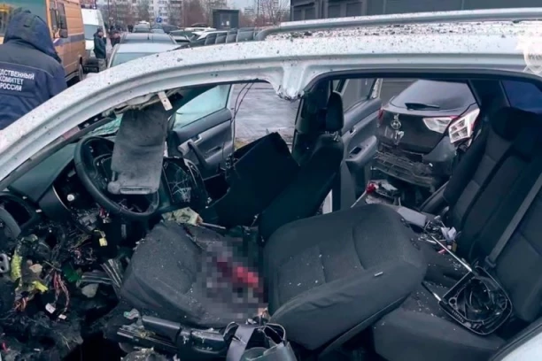 KRV NA SEDIŠTU, AUTOMOBIL UNIŠTEN DO NEPREPOZNATLJIVOSTI: U ovom vozilu je jutros raznet PUTINOV GENERAL (FOTO)