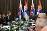 VUČIĆ SA PELEGRINIJEM U BAČKOM PETROVCU! Sastanak sa predstavnicima slovačke nacionalne manjine!