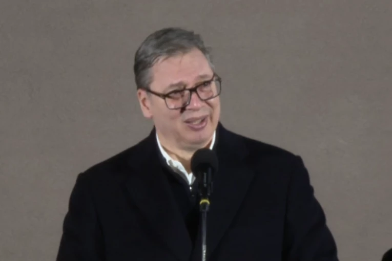 VUČIĆ U PUTINCIMA! Predsednik na svečanom otvaranju sportske hale! NAROD MU PREPREMIO VELIČANSTVEN DOČEK!