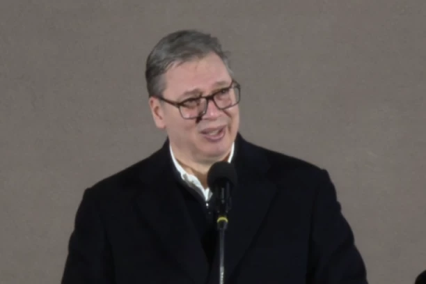 VUČIĆ U PUTINCIMA! Predsednik na svečanom otvaranju sportske hale! NAROD MU PREPREMIO VELIČANSTVEN DOČEK!