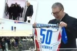 "PENZIONERI ĆE 4. I 5. JANUARA DOBITI NAJVEĆE PENZIJE U ISTORIJI!  Vučić u Putincima na otvaranju sportske hale: "SUDITE PO DELIMA, SLEDEĆA GODINA ODLUČUJUĆA"!