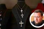 DA LI JE GREH NOSITI KRST NA KOM NEMA RASPEĆA: Otac Vladimir razjašnjava nedoumicu koja često muči vernike