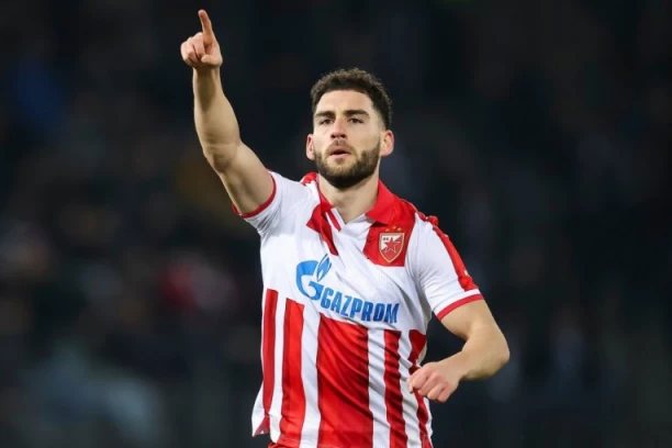 ARNATUOVIĆ NAM JE ODRŽAO SASTANAK! Progovorio fudbaler Zvezde: Imao sam potrebu da pitam saigrače!