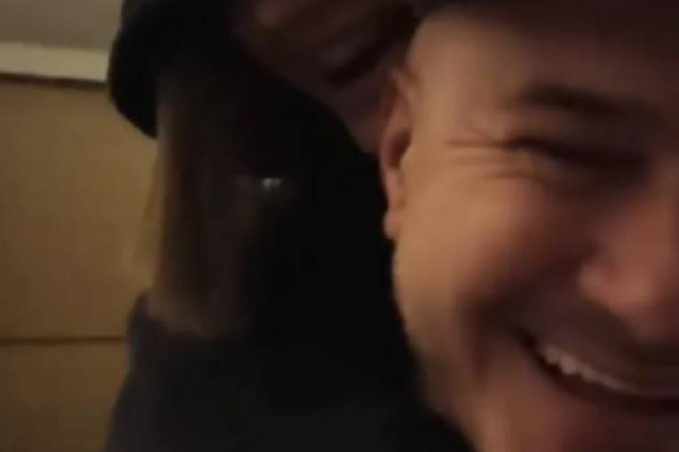 Sale Tropiko sa devojkom