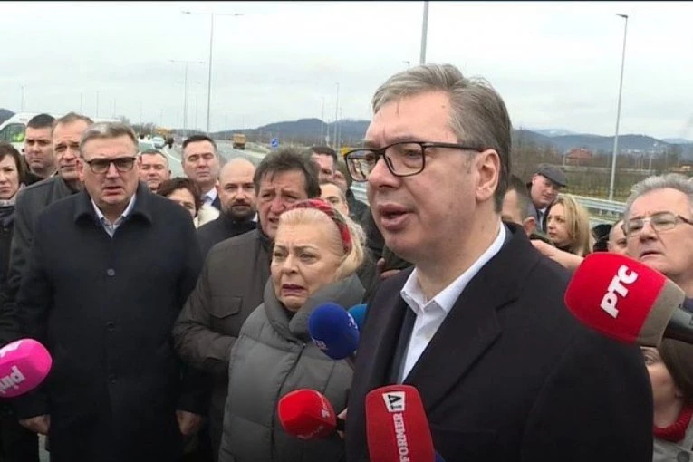 VUČIĆ OTVARA BITNU DEONICU MORAVSKOG KORIDORA! Najširi auto-put u Srbiji povezuje TRI BITNA OKRUGA!
