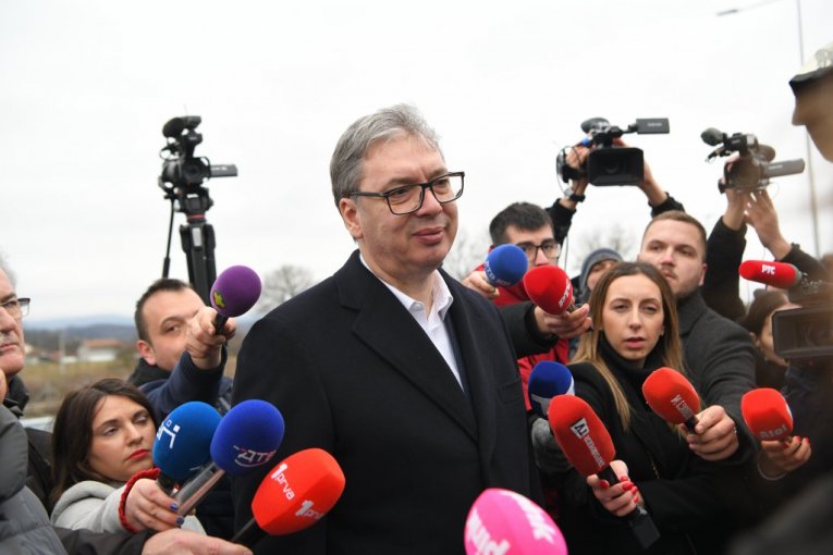 VUČIĆ NA GRADILIŠTU KOJE MENJA LICE BEOGRADA! Predsednik obilazi radove na Novom savskom mostu