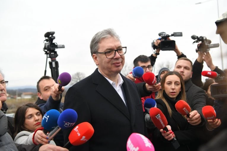 VUČIĆ NA GRADILIŠTU KOJE MENJA LICE BEOGRADA! Predsednik obilazi radove na Novom savskom mostu