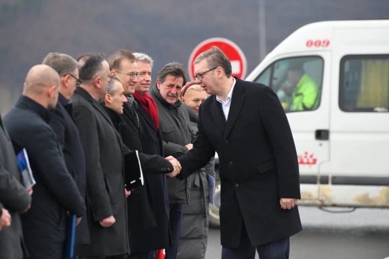 SRBIJA NASTAVLJA DA SE GRADI! Vučić: U planu izgradnja puta Raška - Novi Pazar, kao i Raška - Jarinje od 13 km