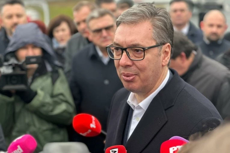 "ŽELIM SVIMA SREĆNE PRAZNIKE!" Vučić čestitao Badnji dan i Božić vernicima koji te praznike slave po gregorijanskom kalendaru!