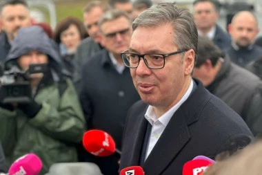 "ŽELIM SVIMA SREĆNE PRAZNIKE!" Vučić čestitao Badnji dan i Božić vernicima koji te praznike slave po gregorijanskom kalendaru!