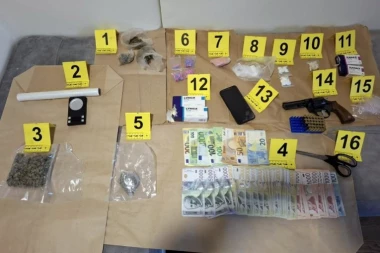 RAZNE DROGE, PIŠTOLJ, MUNICIJA! Policija upala u stan na Paliluli i odmah uhapsila muškarca (27)!