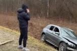 UZNEMIRUJUĆE! Prvi snimak s mesta nezgode našeg pevača - automobil sleteo s puta! (VIDEO)