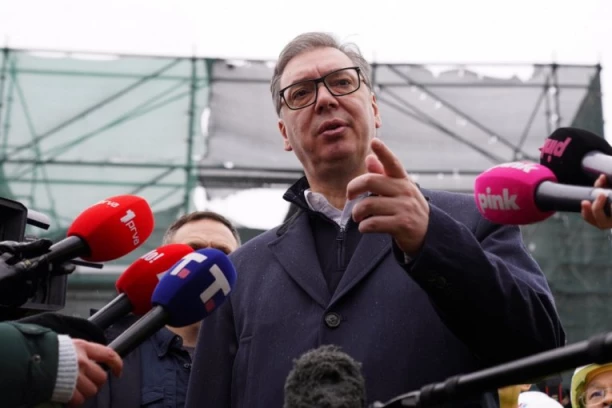 VUČIĆU BI DA STAVLJAJU POVEZ NA OČI I STRELJAJU GA! Predsednik brutalno odgovorio hejterima: "DOĐITE, OBAVITE TO, jer drugačije me POBEDITI NEĆETE!" (VIDEO)