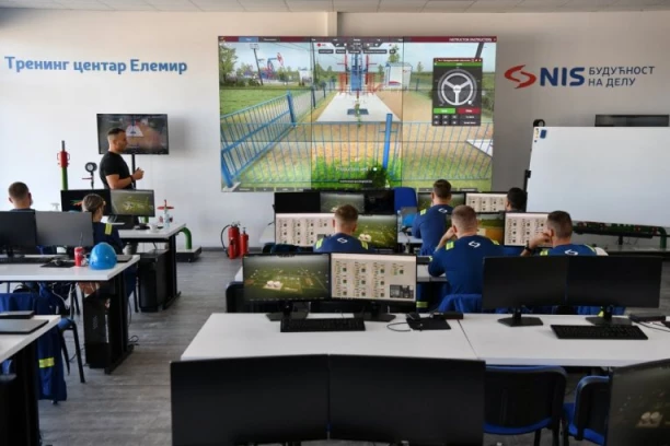 MLADI U SVETU NAFTNE INDUSTRIJE! Studenti iz Beograda i Zrenjanina upoznali rad u NIS-ovim Trening centrima i robotizovanim postrojenjima! (FOTO)