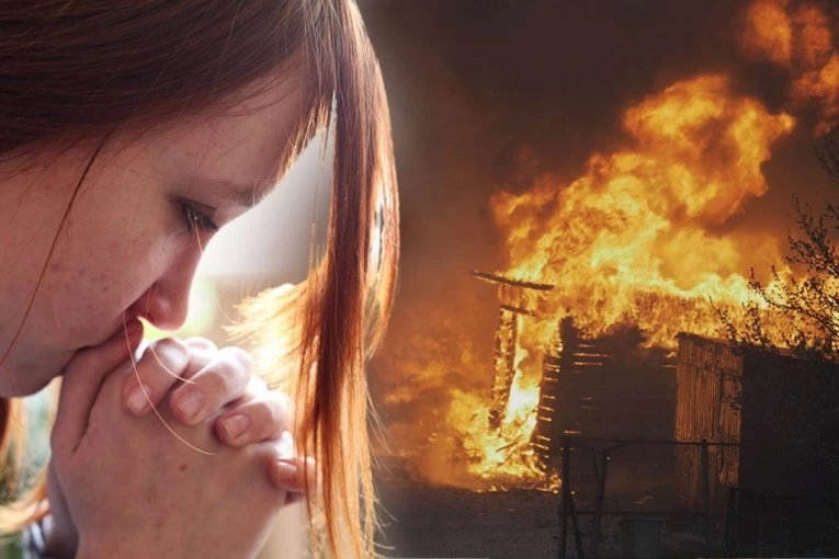 RUSI SRAVNILI ODESU I CEO GRAD JE U PLAMENU! Rakete seju smrt, a bolesna Tetjana na prozor zalepila molitvu "Oče naš" da ne vidi dronove: "LEŽIM U KREVETU I ČEKAM KRAJ!" (FOTO, VIDEO)