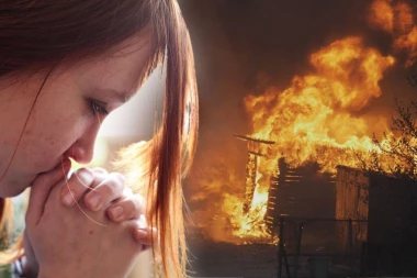 RUSI SRAVNILI ODESU, CEO GRAD JE U PLAMENU! Rakete seju smrt, a bolesna Tetjana na prozor zalepila molitvu "Očenaš" da ne vidi dronove: "LEŽIM U KREVETU I ČEKAM KRAJ!" (FOTO, VIDEO)