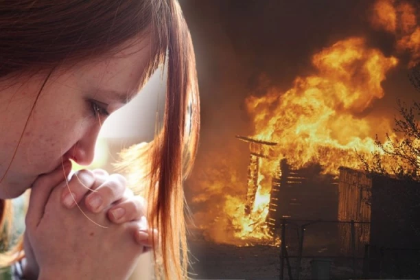 RUSI SRAVNILI ODESU I CEO GRAD JE U PLAMENU! Rakete seju smrt, a bolesna Tetjana na prozor zalepila molitvu "Oče naš" da ne vidi dronove: "LEŽIM U KREVETU I ČEKAM KRAJ!" (FOTO, VIDEO)