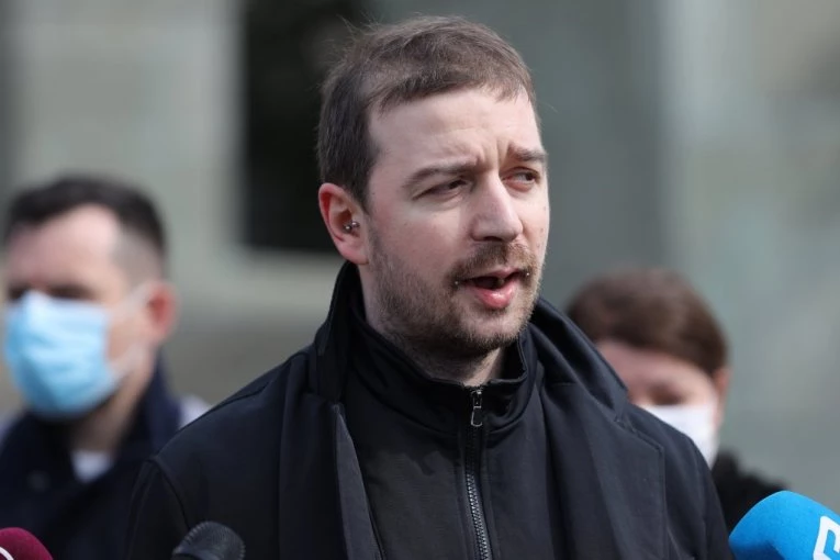 MEDIJSKA OPTUŽNICA BEZ EPILOGA: Dojčinović nastavlja kampanju protiv Vučića!