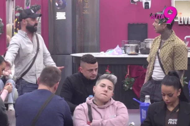 FILIP ĐUKIĆ PODIVLJAO U PROGRAMU, PA BRUTALNO NAPAO LUKU: Anita posvađala najbolje prijatelje, ukućani hitno skočili da spreče okršaj!