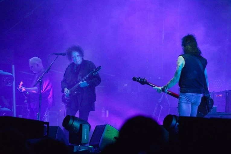 SVET MUZIKE ZAVIJEN U CRNO! Umro gitarista legendarnog benda - NJIHOVE HITOVE PEVAJU GENERACIJE!