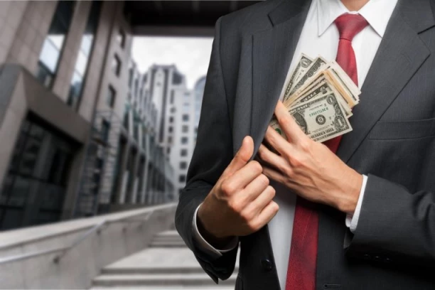 CEH U KLUBU 155.000 EVRA, A PRVI MILION JE UVEK LAŽ! Ispovest srpskog biznismena o svetu milijardera: Ne želim nikome ovoliku lovu, porodica i prijatelji se odmah promene!