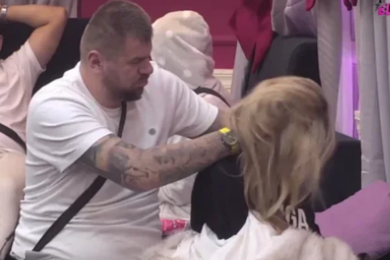 ŠTA SE OVO DEŠAVA U ELITI?! Janjuš ŠČEPAO Aneli, nije mogao da joj ODOLI, pa se prepustili STRASTIMA!