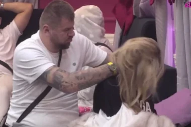 ŠTA SE OVO DEŠAVA U "ELITI"?! Janjuš ŠČEPAO Aneli, nije mogao da joj ODOLI, pa se prepustili STRASTIMA!