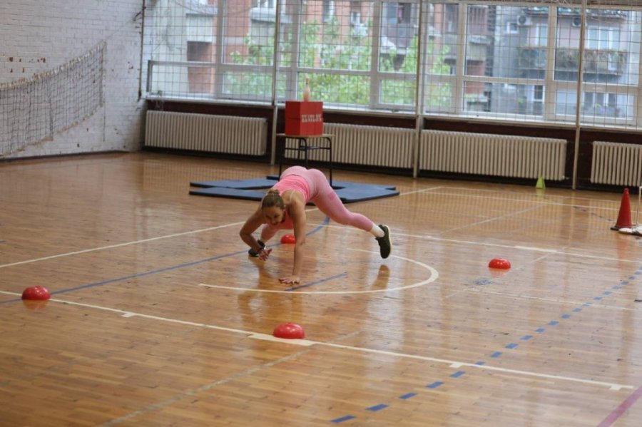 LJUPKA STEVIĆ PALA KAO SVEĆA: Pojavio se ŠOK-SNIMAK naše pevačice, otkriveno u kakvom je stanju!