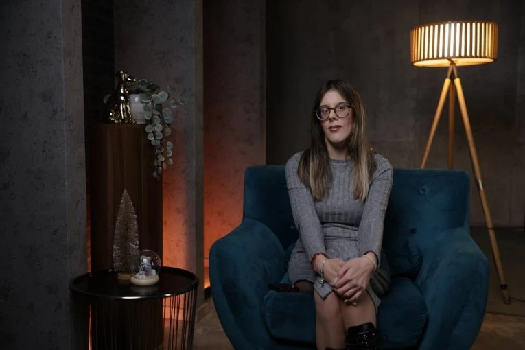 ANASTASIJA JE ROĐENA U 26. NEDELJI TRUDNOĆE, BILA JE MALA POPUT VEKNE HLEBA! Danas je svima PRAVA INSPIRACIJA, a za Republiku otkriva kako je tekao njen put! (VIDEO)