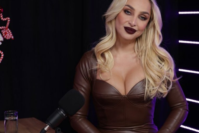 Maya Berović Hotcast