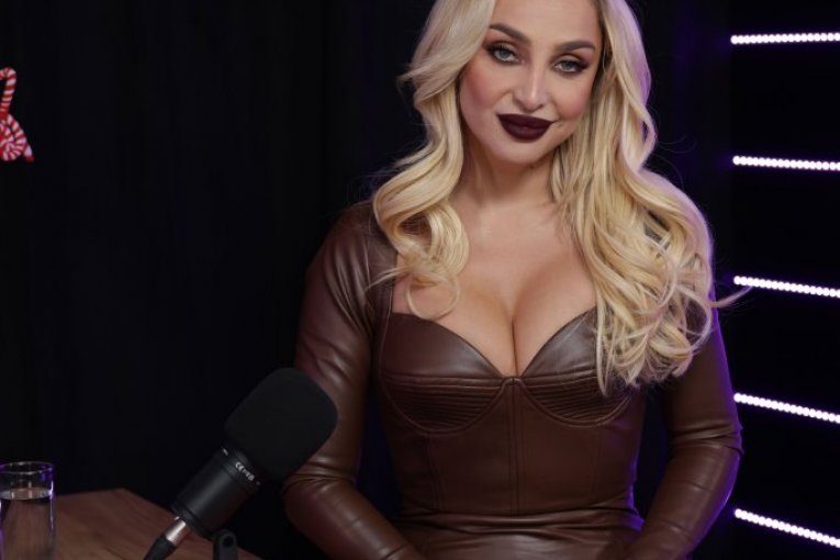 Maya Berović - Hotcast