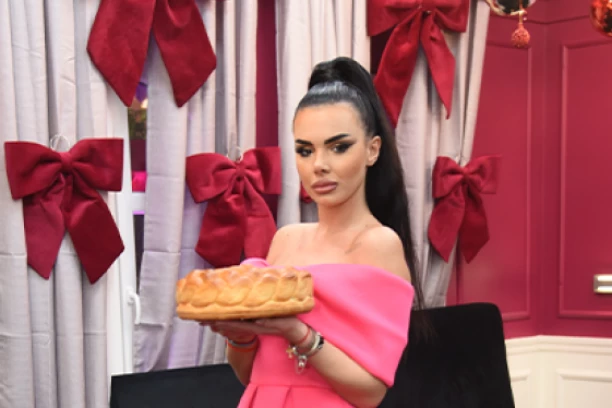 BOŽIĆNIM FOTOGRAFIJAMA ANITA I LUKA NAJAVILI ZAJEDNIČKI ŽIVOT: U jeku skandala - par udario žestoku kontru, svi posmatrali ovu prazničnu scenu!